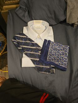Calvin Klein Dress Shirt w/Tie and Hanky **NEW**