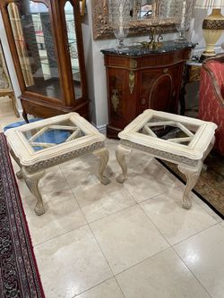 Pair of Elegant Michael Amini Lavelle Blanc Glass Top End Table🌷