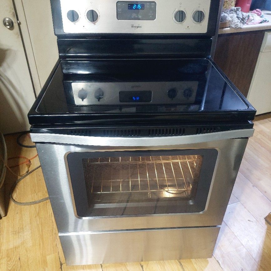 Black and Stainless Whirlpool Glass Top Stove Clean and everything works excellent