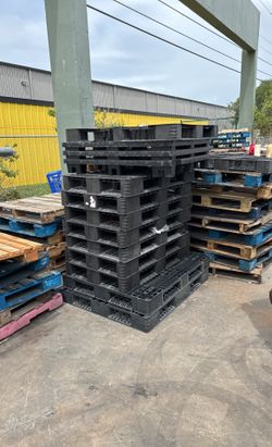plastic pallets