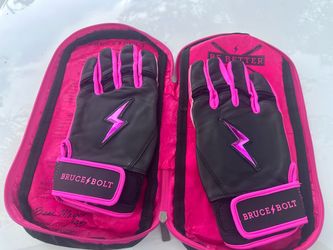 Bruce Bolt batting gloves