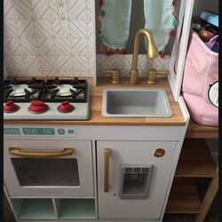 Play kitchen