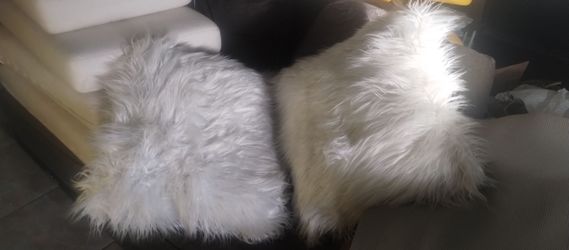 Fur Pillow Set ... White & Gray .. Like New