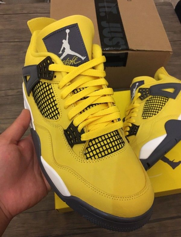Jordan 4 Retro Lightning Sz. 9