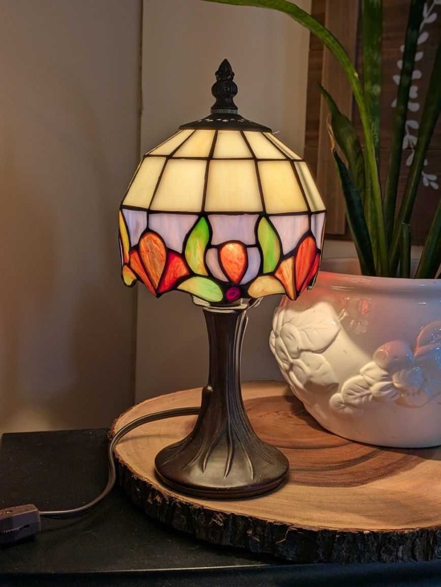 Vintage Dale Tiffany Stained Glass Mini Antique Brass Finish Lamp 5.5" X 11" Tall