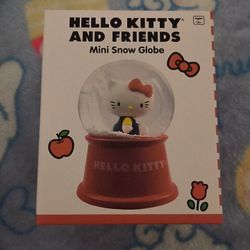 hello kitty mini snow globe 