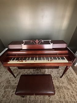 Wurlitzer Spinet Upright Piano (Mahogany) w/ Bench