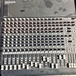 Mackie 16 Channel Mixer