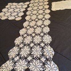 Vintage Crocheted Table Runner&Doilies