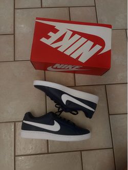 Nike court royale