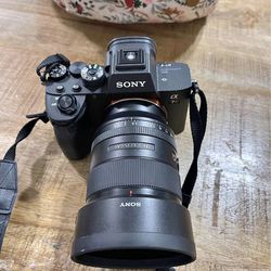 Sony Mirrorless Camera and Lenses A7R IV
