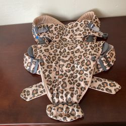 BabyBjörn Baby Carrier Mini, Cotton, Beige/Leopard,