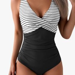 NEW Beautiful Bathing Suit W/ Tummy Control Size M See Photos. Great 👍 Price. Cash And Pickup Only 