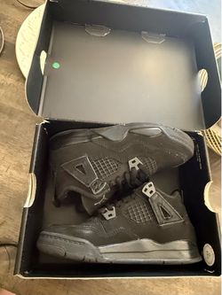 Black cats size 13.5c
