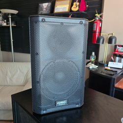 QSC K8 1000watt powered speaker