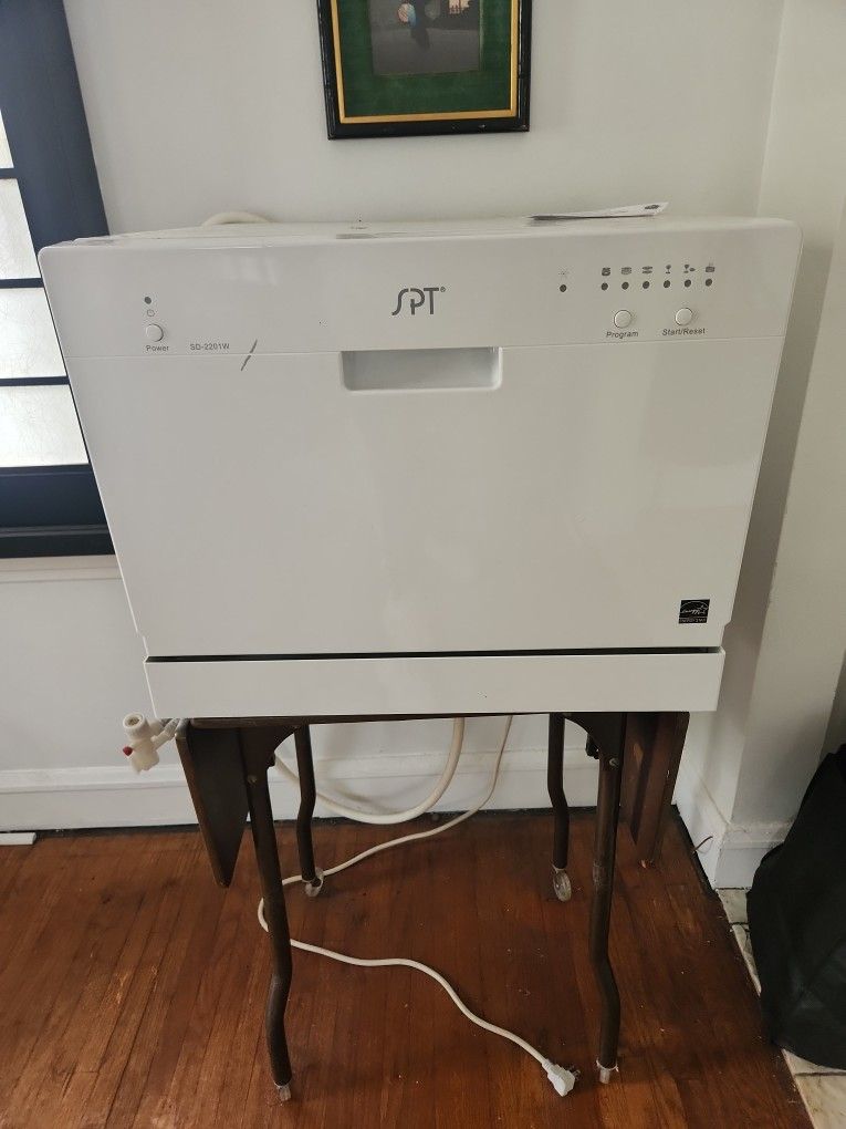 SPT Countertop Dishwasher