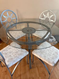 Dinning room table and chairs