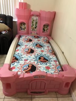 bed with mattress in very good condition almost new little use