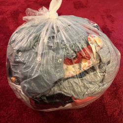 Bolsa de ropa para niñas variada talla 6,7/8 en excelente estado precio $ 40.00 son 25 piezas en total