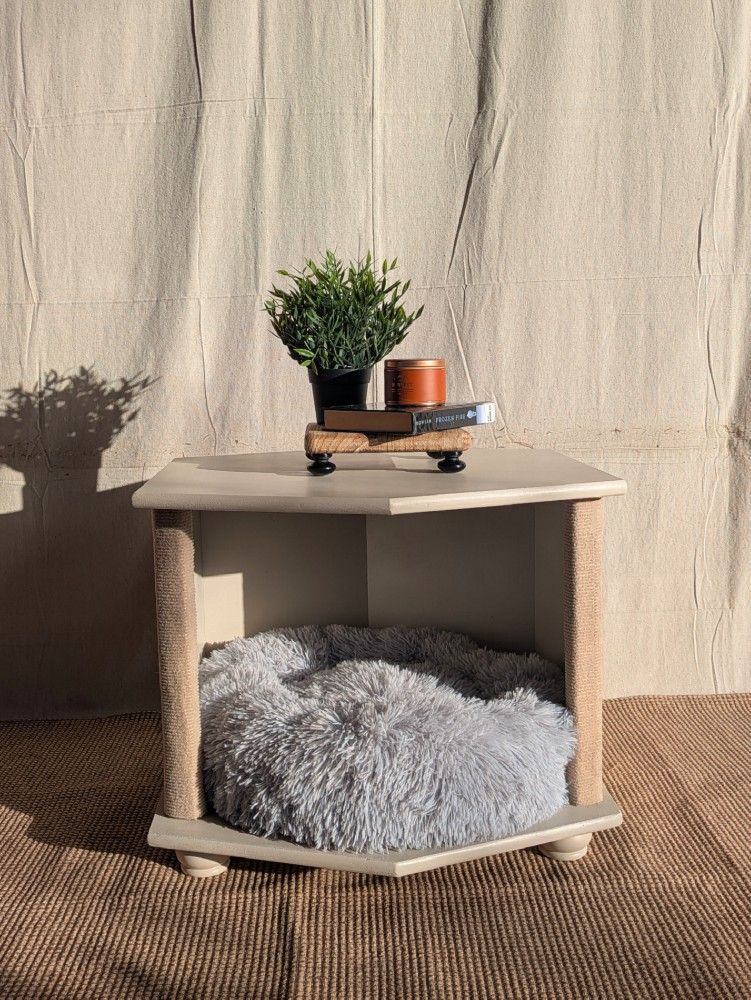 End Table/ Side Table Cat Bed