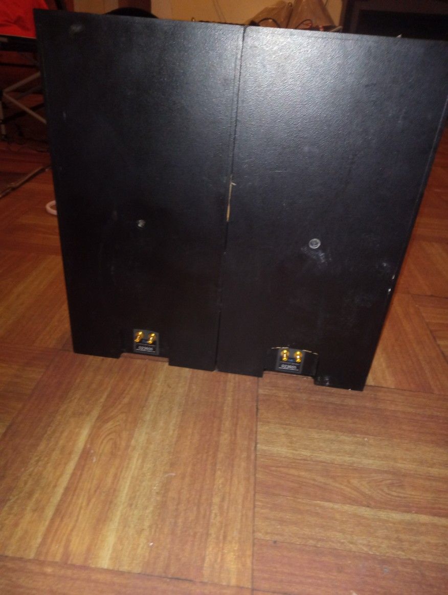 Triad Pair Of Home Theater Speakers Great Condition 