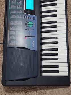 Casio Electronic 61 Key Keyboard Synthesizer CTK 519 with Power