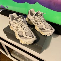 New Balance 9060 boys Sneaker size 5.5