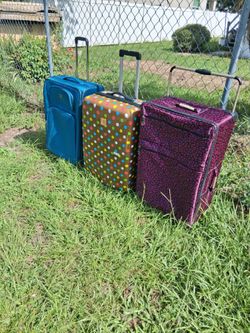 NICE LARGE PULL ALONG LUGGAGE