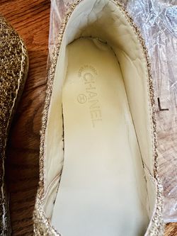 CHANEL CC Logo Espadrilles Slip on Shoes size 40 Ivory Black Canvas Flat  for Sale in Gaithersburg, MD - OfferUp