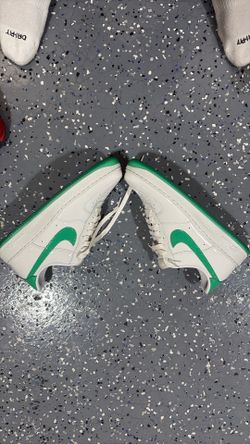 Nike Air Force 1 White Green Sneakers SIZE 9 MENS