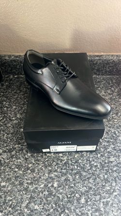 Men’s Alfani Dress Shoes size 8 - black- new