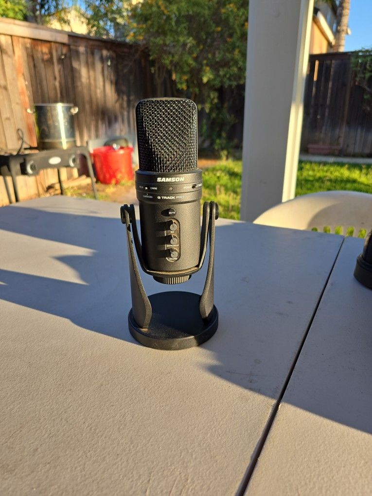 SAMSON G TRACK PRO MICROPHONE