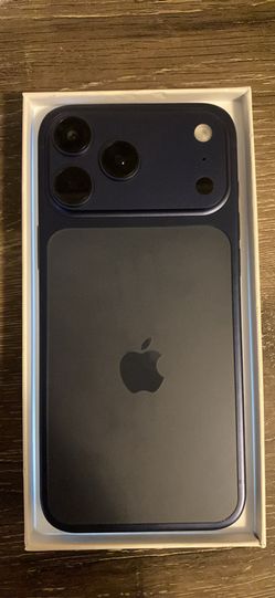 iPhone 17 pro max unlocked 1tb read description