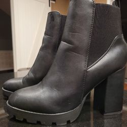 Trendy Lug Sole Black Boots Size 9