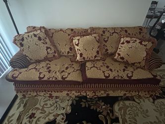 Traditional Damask Sofa with Throw Pillows