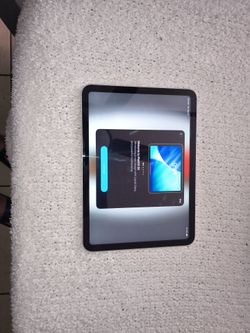 iPad 10 64gb Silver cellular/wifi capable