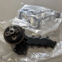 Water Pump 15341-73030 for Kubota L245 L295 L295DT L245F L245H L295 L295DT
