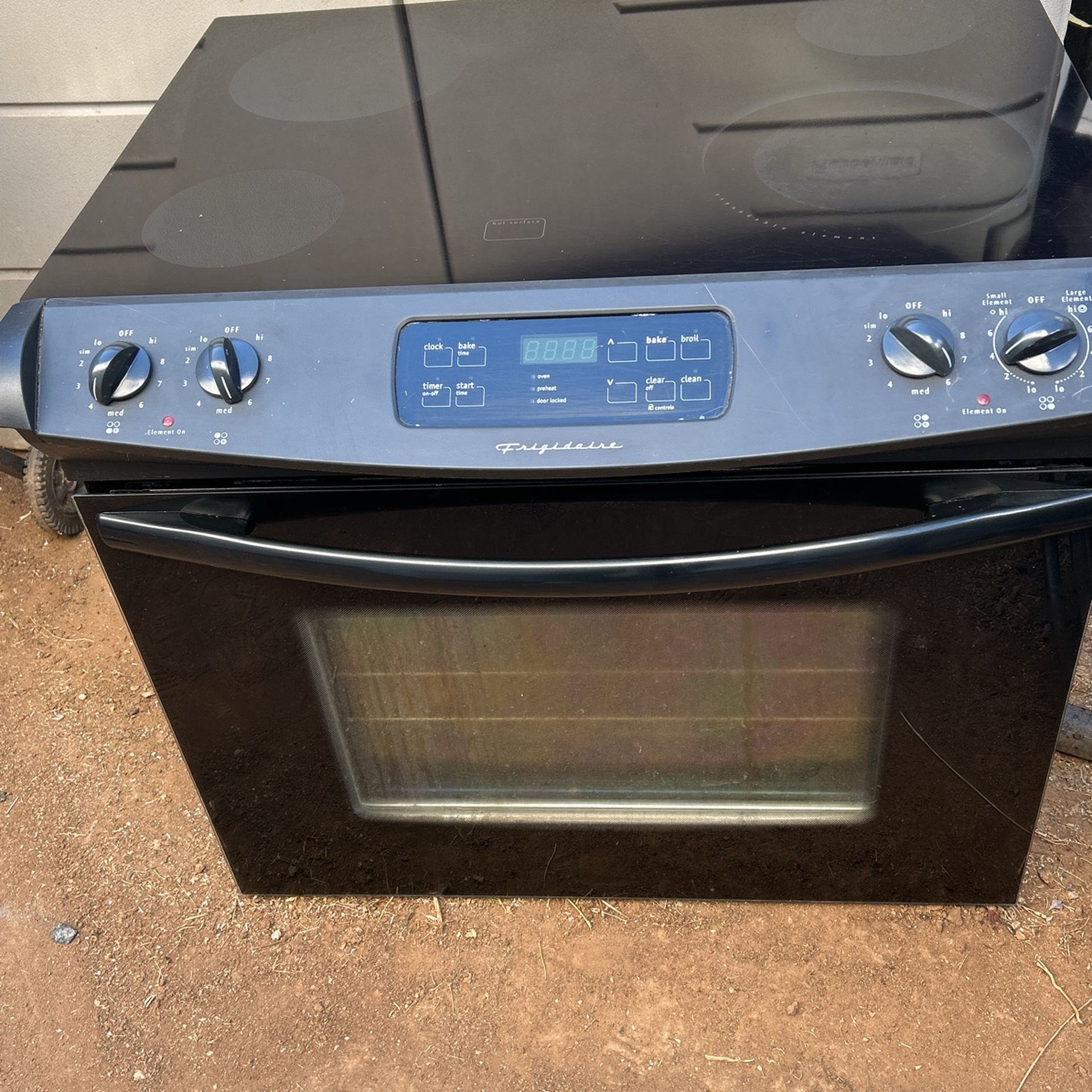 FRIGIDAIRE ELECTRIC RANGE WITH OVEN