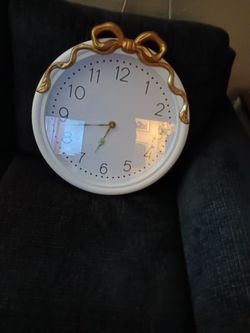 Big bow clock