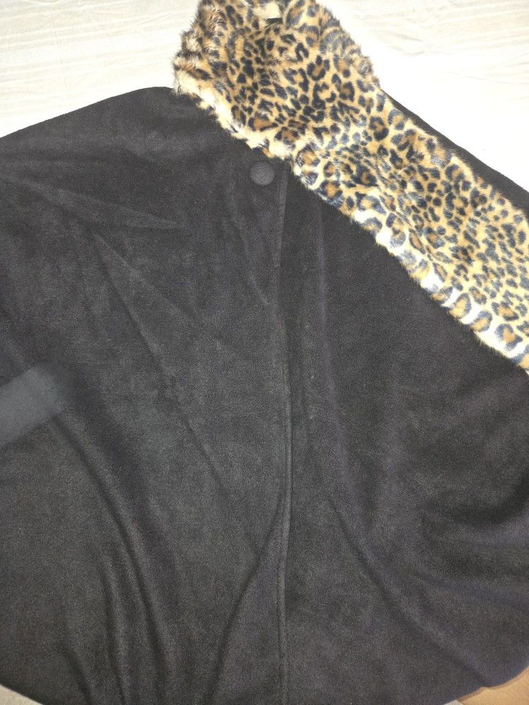 Women's warm coat/poncho Mixit Size One Size black w/faux fur collar