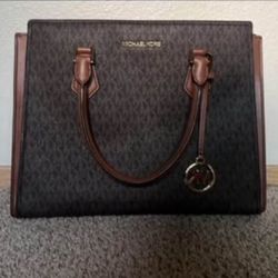 Micheal Kors Purse 