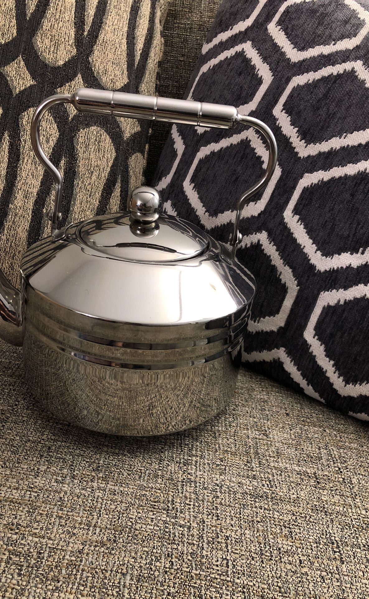 Stainless steel tea pot. Please see all the pictures and read the description