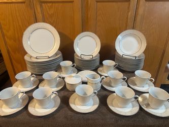 Beautiful Chris Madden for JCPenney Home Fine China Dinnerware Set, Service for 12