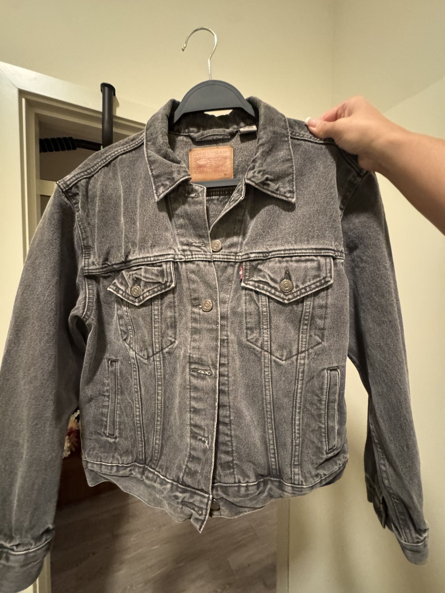Women’s M Levi’s Jean jacket