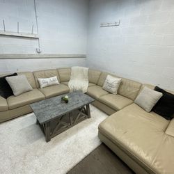Natuzzi Leather Sectional in EXCELLENT Condition! Delivery Available!