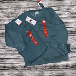 New Women’s Champion Jogger Set Size Medium 