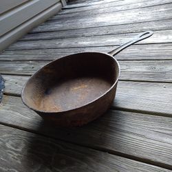 12 Inch Cast Iron. With. 3 Legs