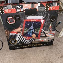 LED ART EASSEL