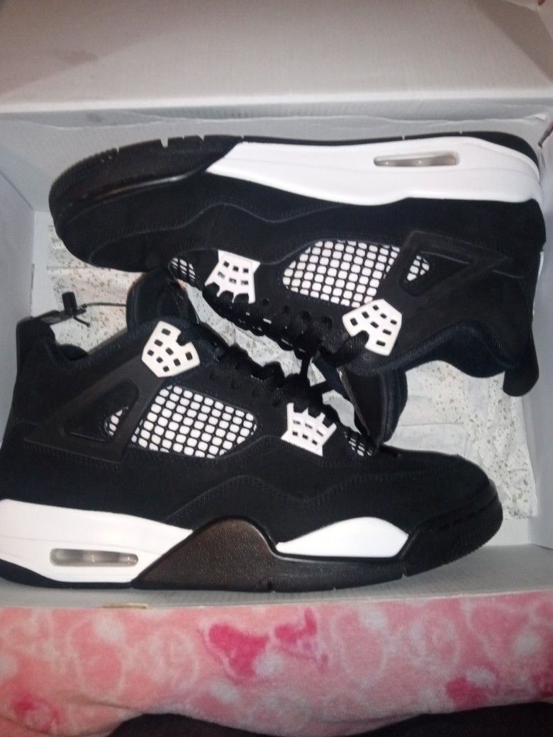 Jordan 4 White Thunder