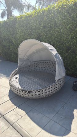 Outdoor Wicker Rattan Round Canopy Day Bed Pool Lounge Daybed